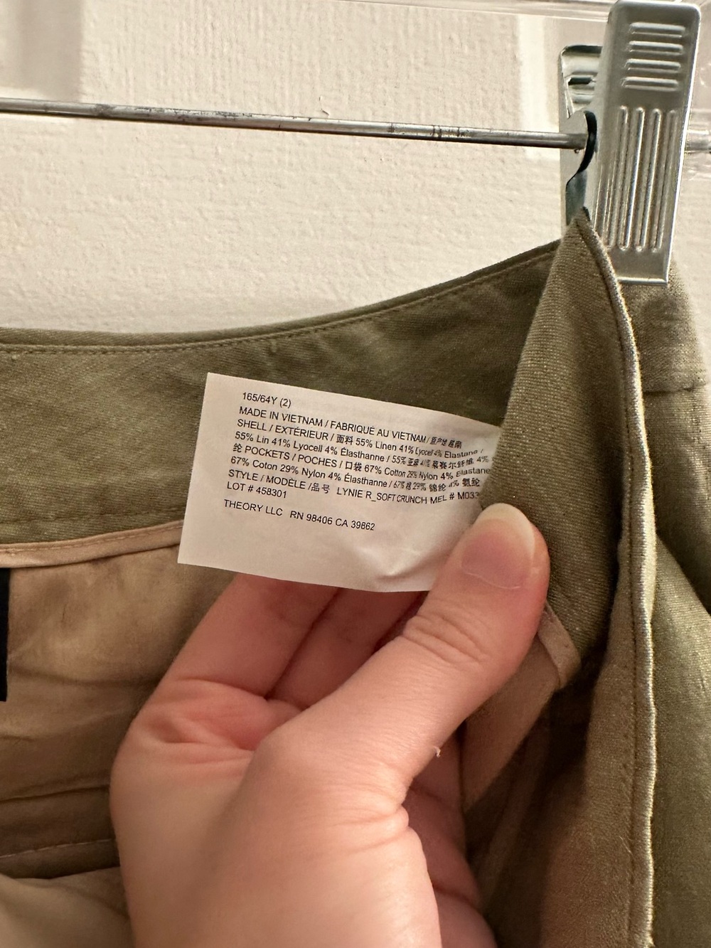 Theory Olive High-Rise Linen-Blend Shorts - Picture 4 of 4